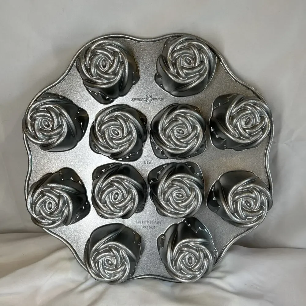 Nordic Ware Sweetheart Roses Mini Bundt Pan USA